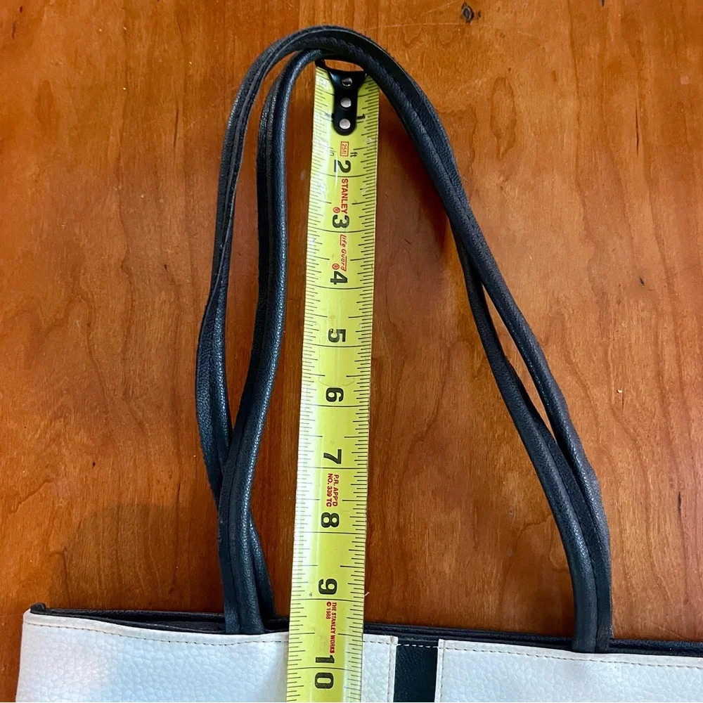 Vintage 1980’s Black and White Pebbled Leather Cross-Accent Checker Shoulder Bag - Picture 11 of 14
